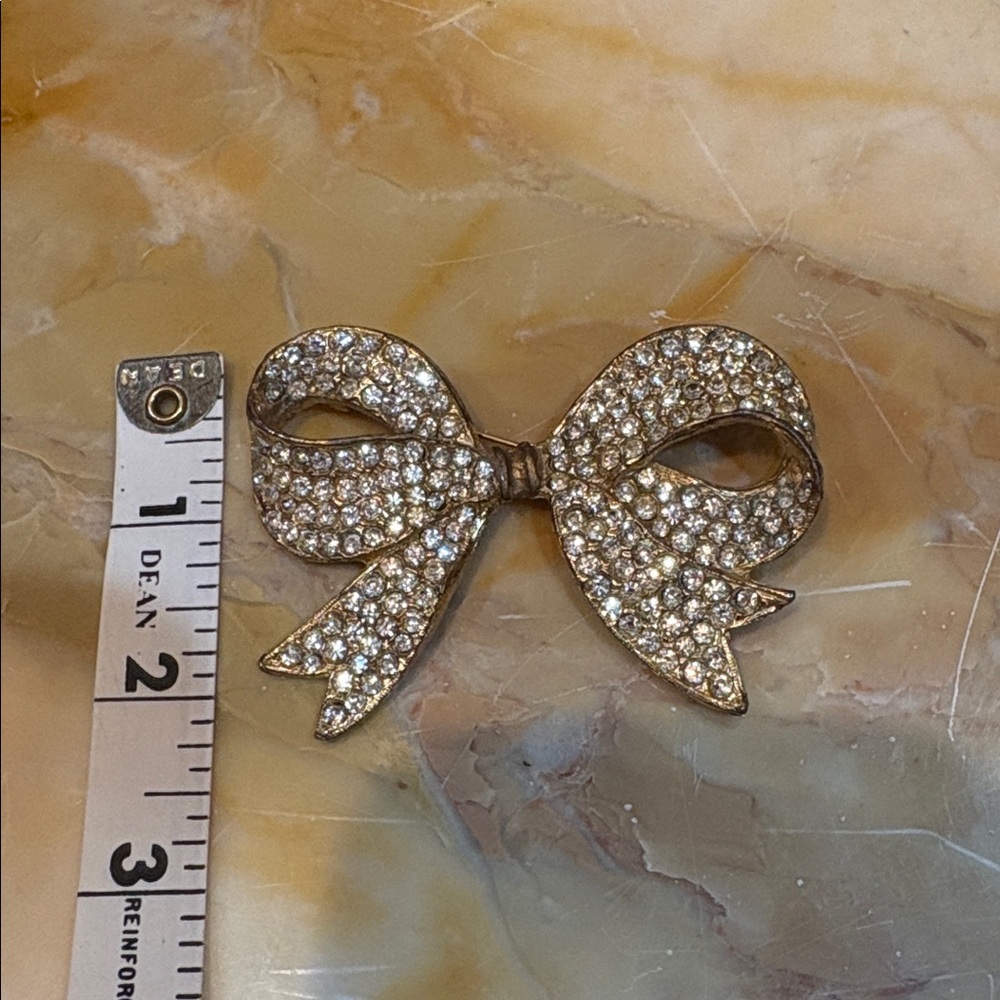Vintage Rhinestone Bow 🎀 Ribbon Brooch Pin - Picture 5 of 9